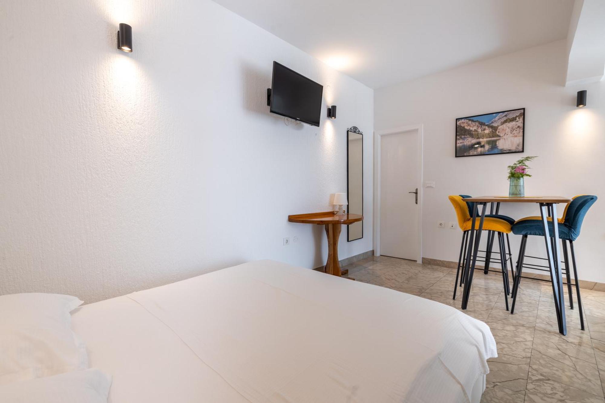 Family Apartments - Guesthouse Vranjes Makarska Room photo