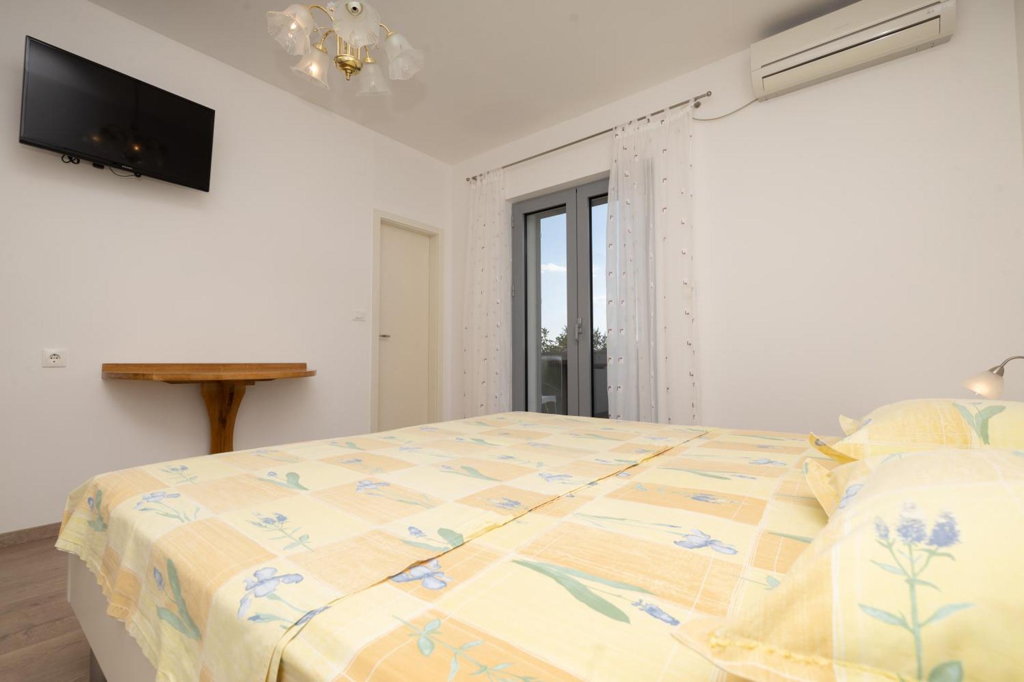 Family Apartments - Guesthouse Vranjes Makarska Room photo